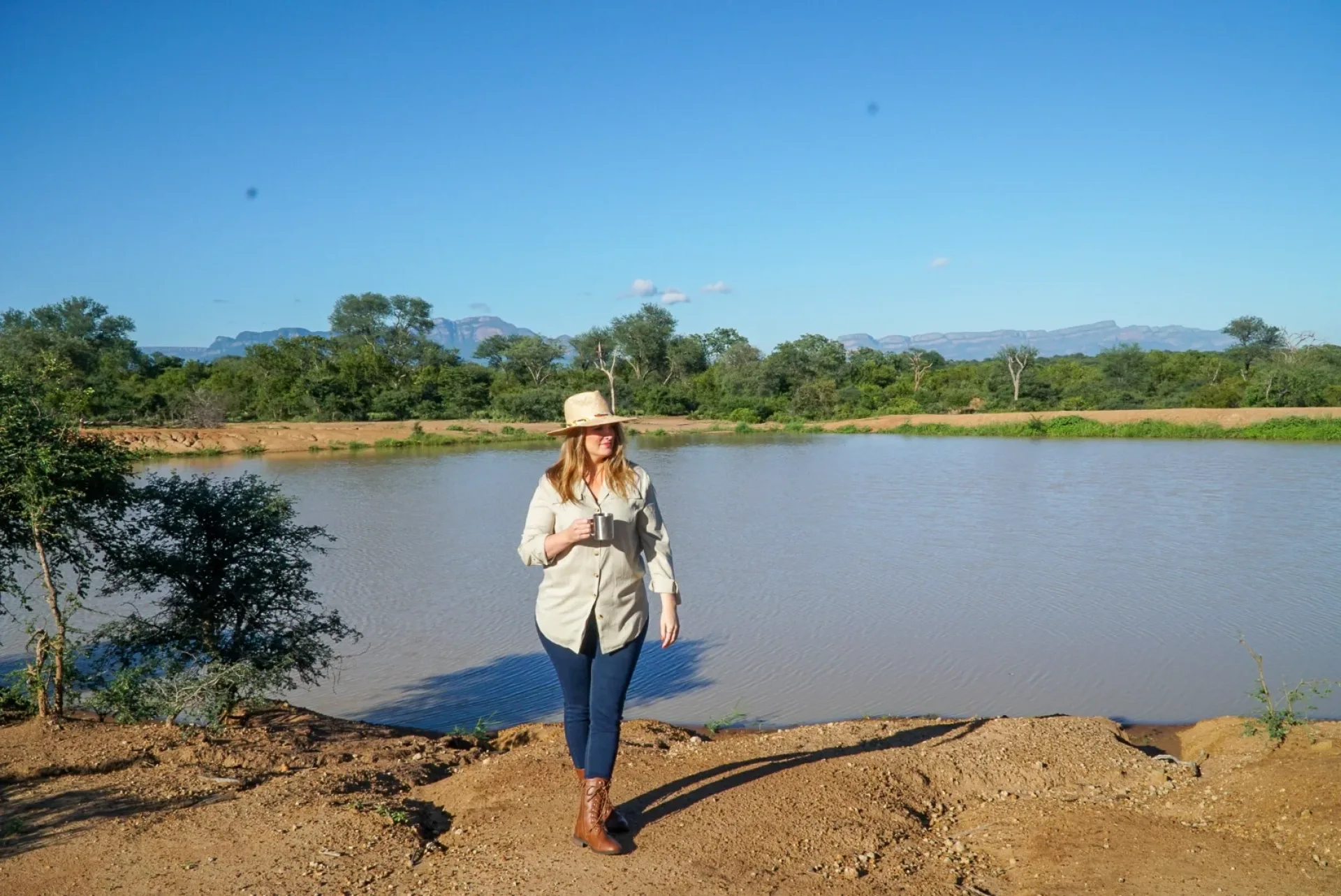 Can I wear jeans on safari?