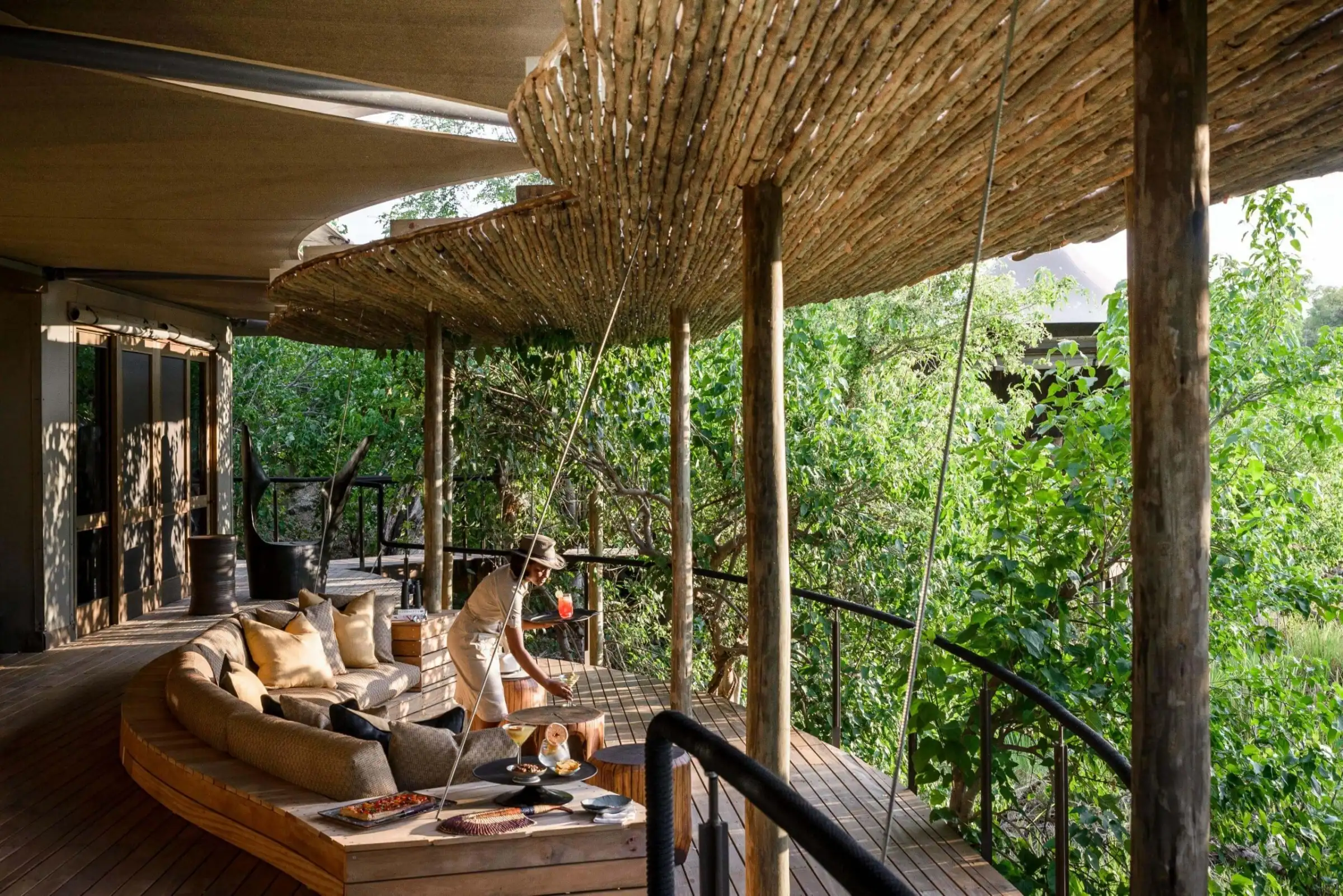 Do safari lodges have air conditioning?