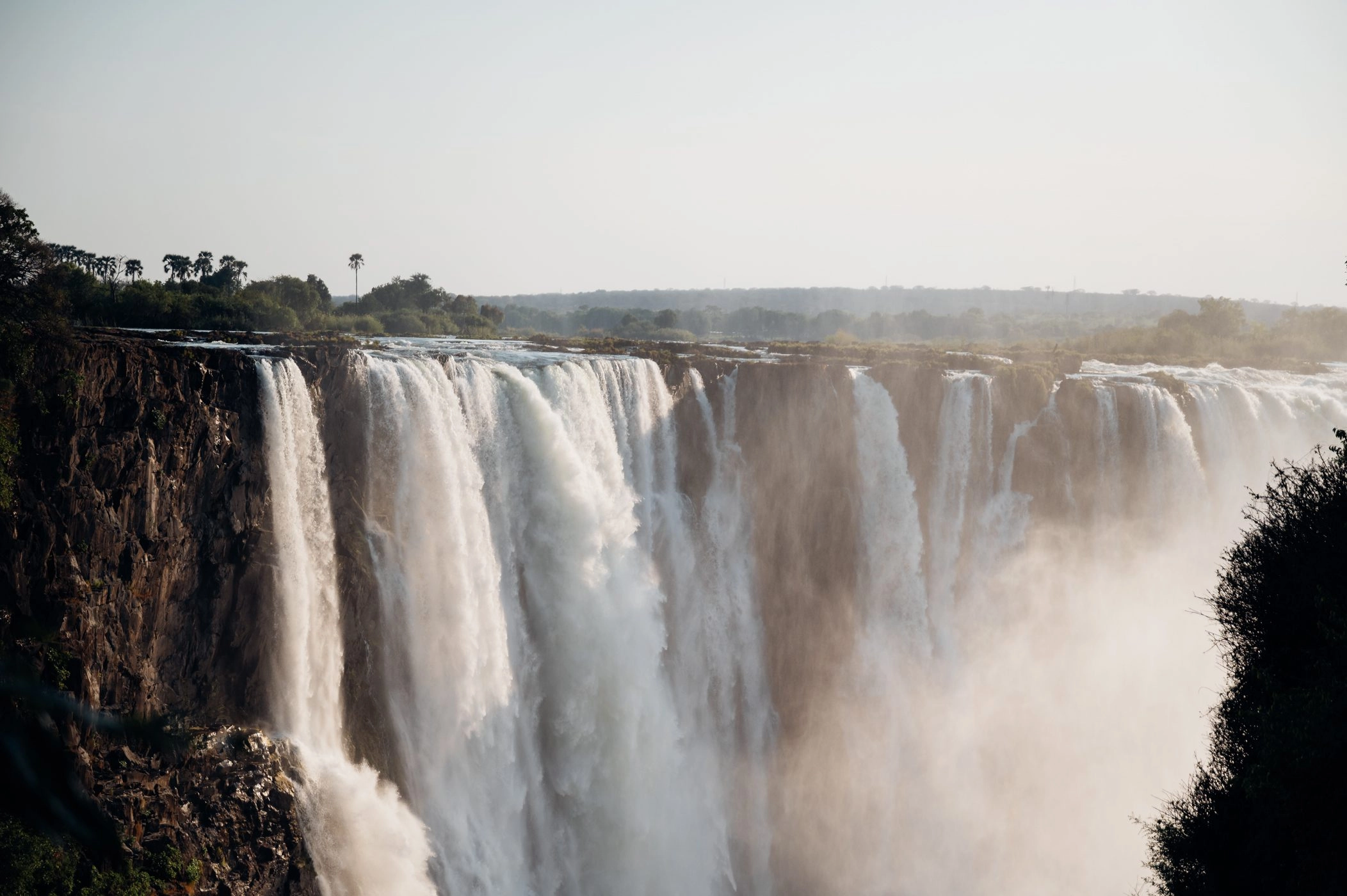 Tipping in Zimbabwe: Complete Safari, Victoria Falls & Travel Tipping Guide