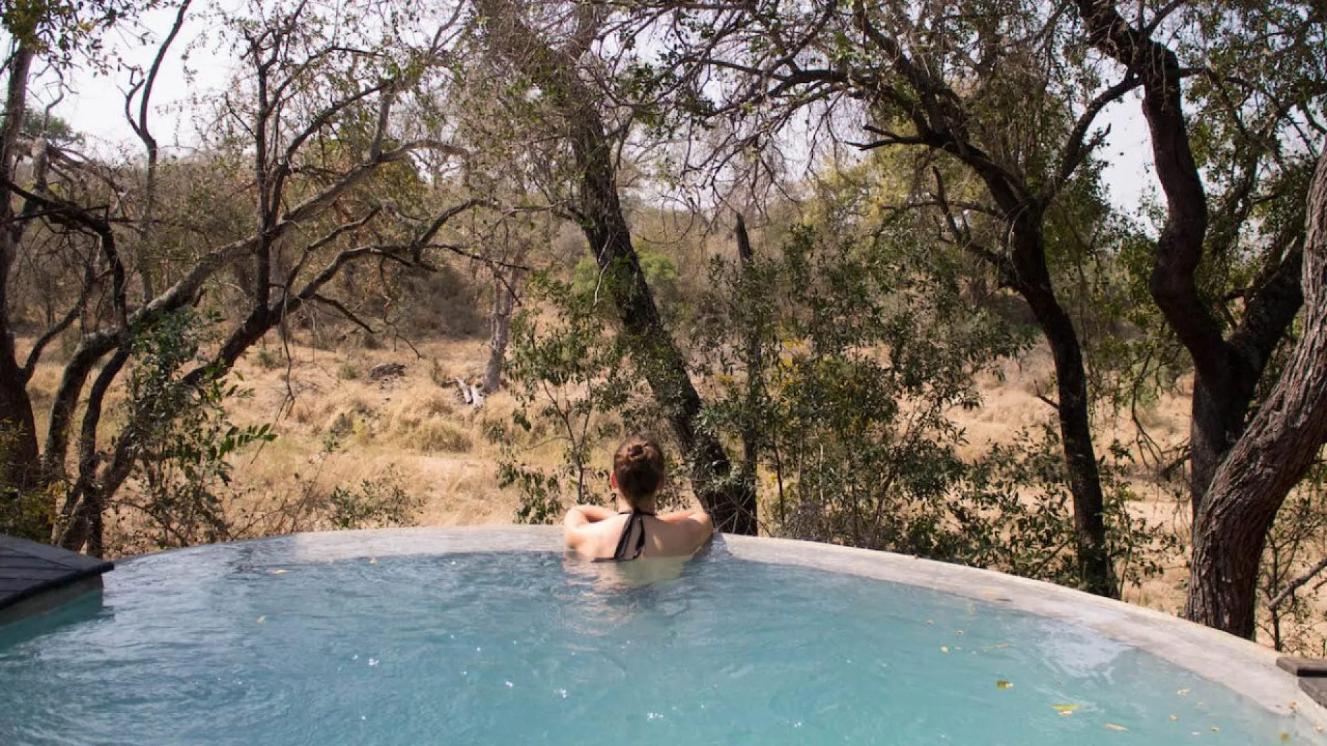 What are the advantages of staying in a private concession?