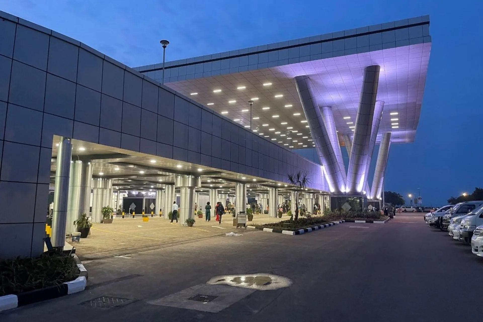 What international airport is best for an African safari?