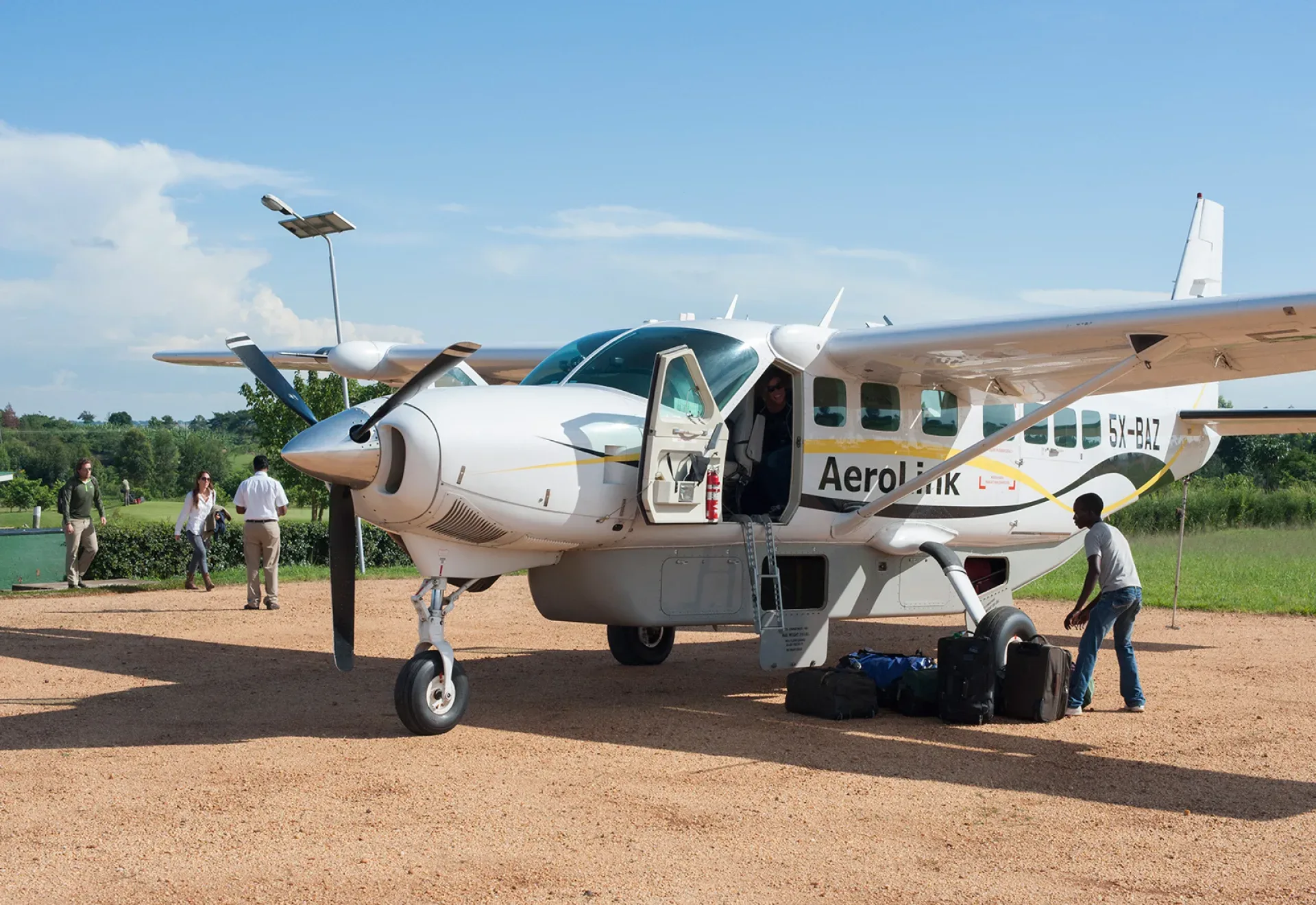 Entebbe nach Bwindi: Fahrt oder Inlandsflug?